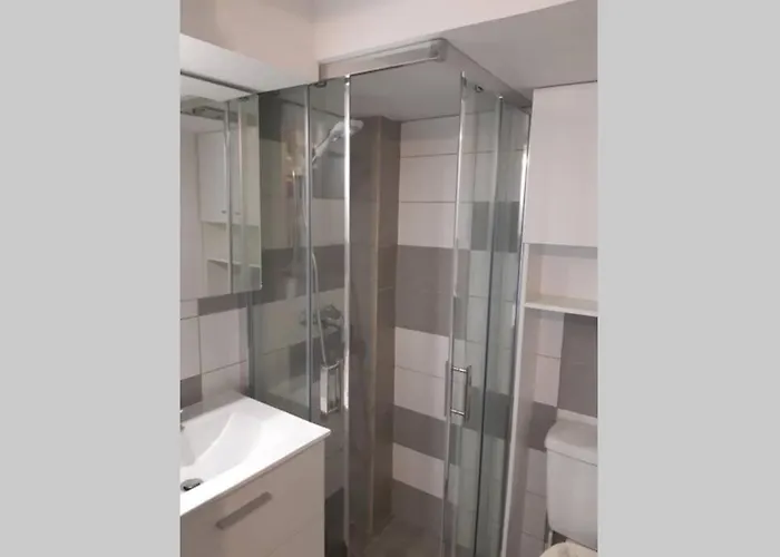 Apartment 15 *
